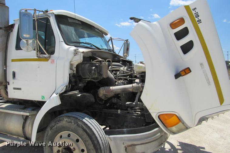 image for item DE0182 2001 Sterling Acterra semi truck
