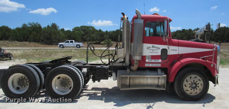 image for item DE0183 1994 Freightliner FLD120 semi truck