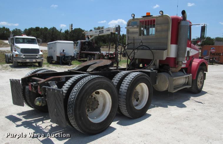 image for item DE0183 1994 Freightliner FLD120 semi truck