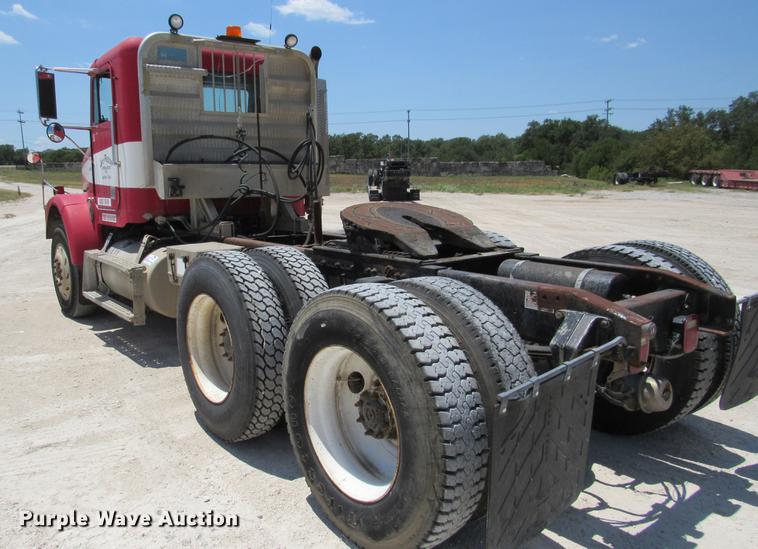 image for item DE0183 1994 Freightliner FLD120 semi truck