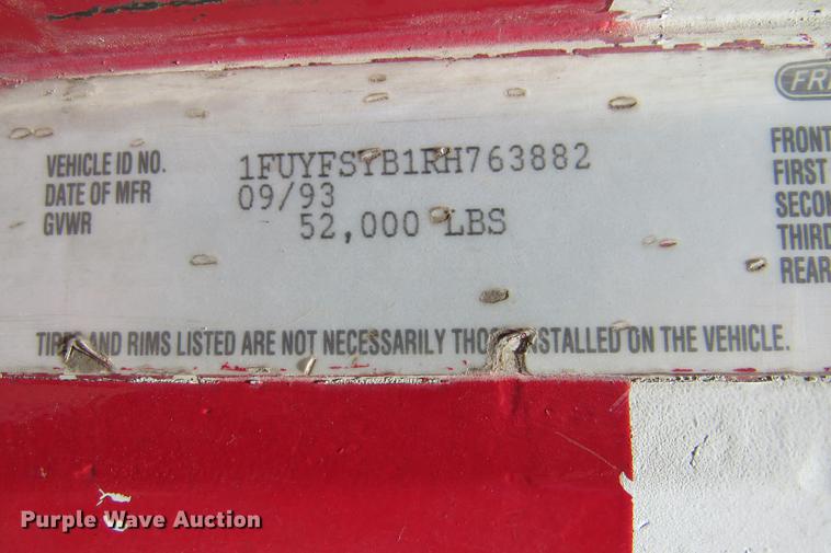 image for item DE0183 1994 Freightliner FLD120 semi truck