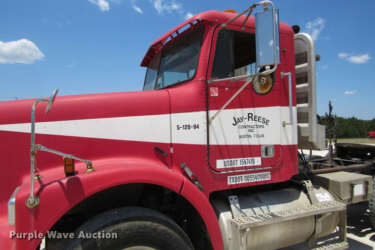 image for item DE0183 1994 Freightliner FLD120 semi truck