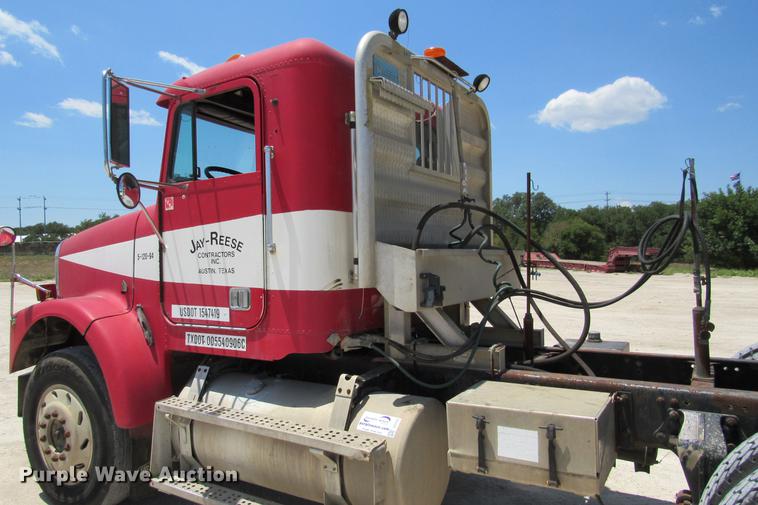 image for item DE0183 1994 Freightliner FLD120 semi truck