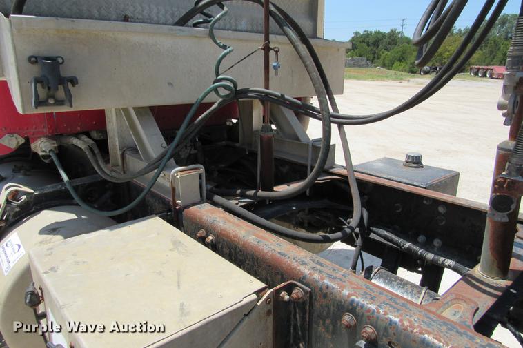 image for item DE0183 1994 Freightliner FLD120 semi truck