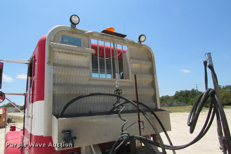 image for item DE0183 1994 Freightliner FLD120 semi truck