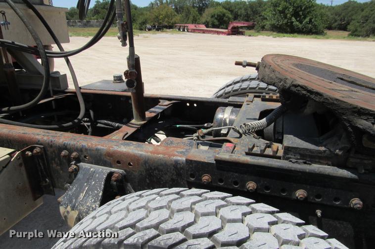 image for item DE0183 1994 Freightliner FLD120 semi truck