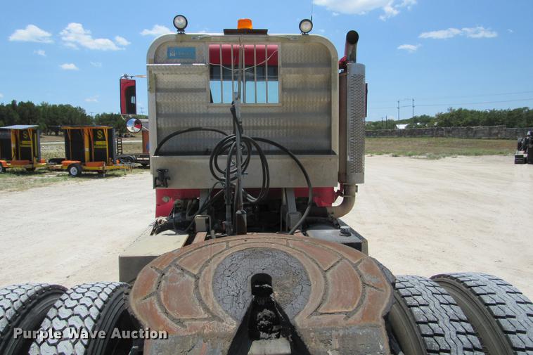 image for item DE0183 1994 Freightliner FLD120 semi truck