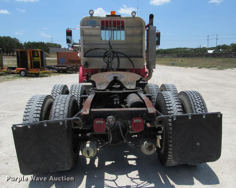 image for item DE0183 1994 Freightliner FLD120 semi truck