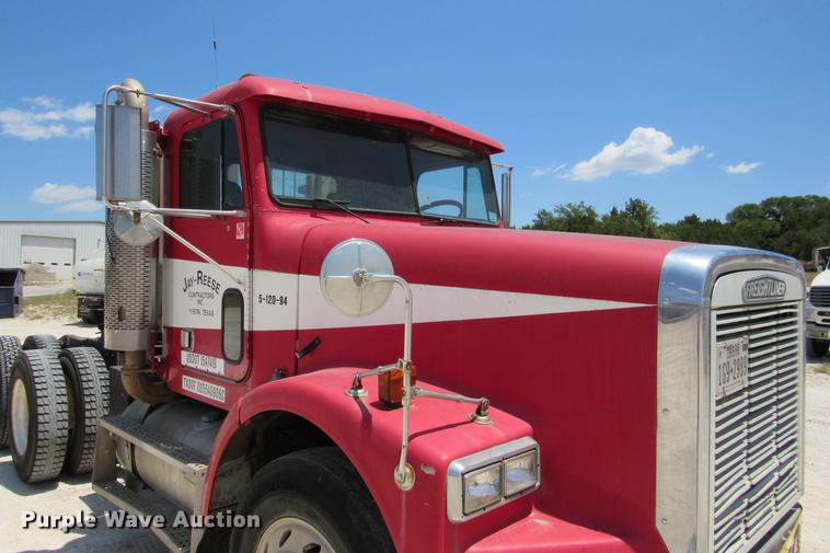 image for item DE0183 1994 Freightliner FLD120 semi truck