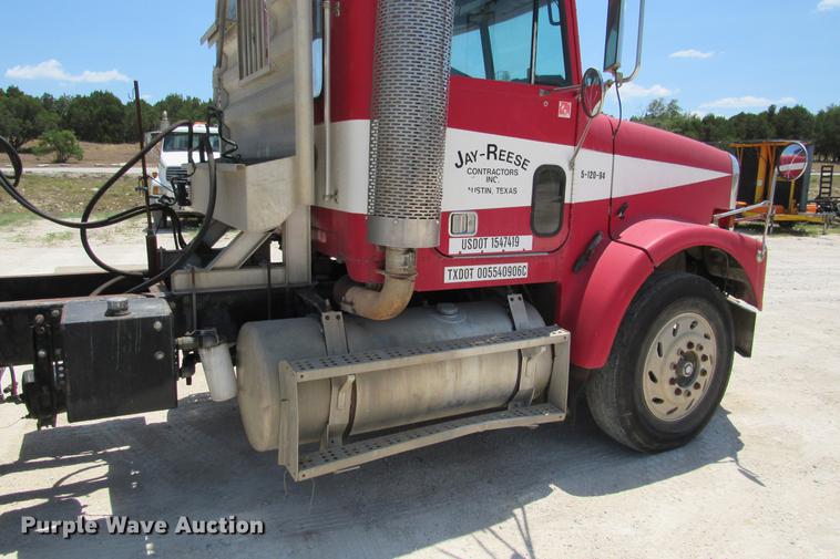 image for item DE0183 1994 Freightliner FLD120 semi truck
