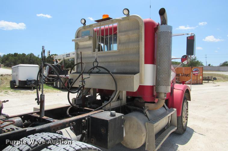 image for item DE0183 1994 Freightliner FLD120 semi truck