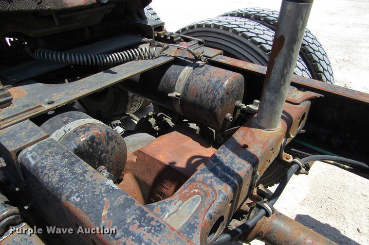 image for item DE0183 1994 Freightliner FLD120 semi truck