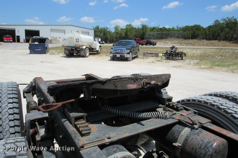 image for item DE0183 1994 Freightliner FLD120 semi truck