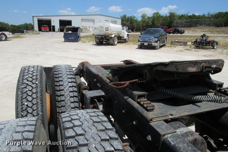 image for item DE0183 1994 Freightliner FLD120 semi truck