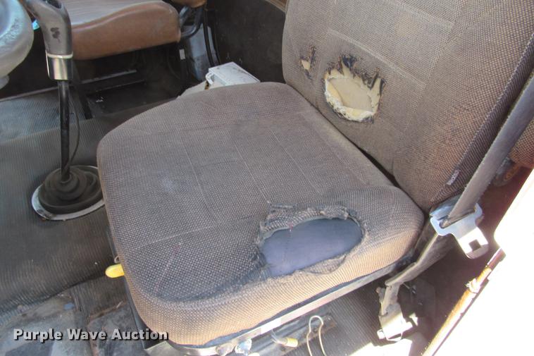 image for item DE0183 1994 Freightliner FLD120 semi truck