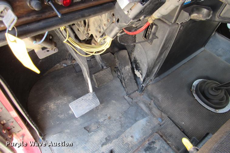 image for item DE0183 1994 Freightliner FLD120 semi truck