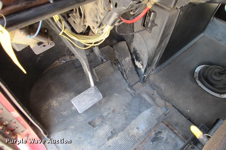 image for item DE0183 1994 Freightliner FLD120 semi truck