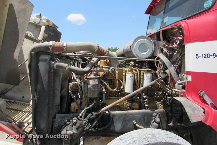 image for item DE0183 1994 Freightliner FLD120 semi truck