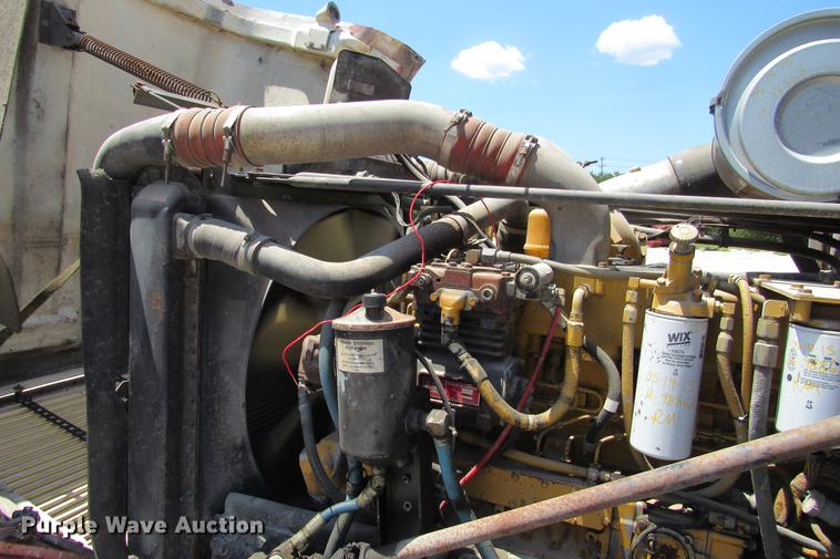 image for item DE0183 1994 Freightliner FLD120 semi truck