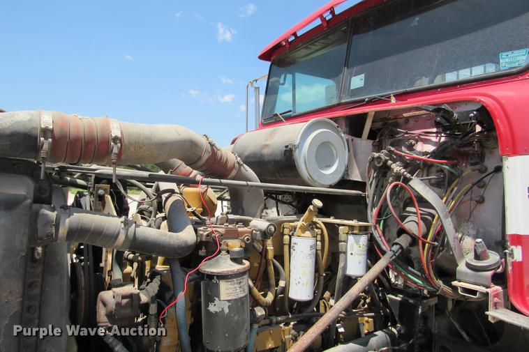 image for item DE0183 1994 Freightliner FLD120 semi truck