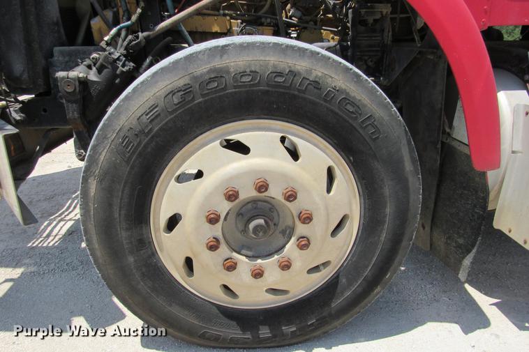 image for item DE0183 1994 Freightliner FLD120 semi truck