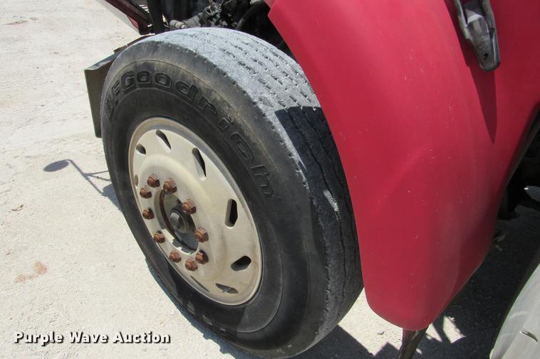 image for item DE0183 1994 Freightliner FLD120 semi truck