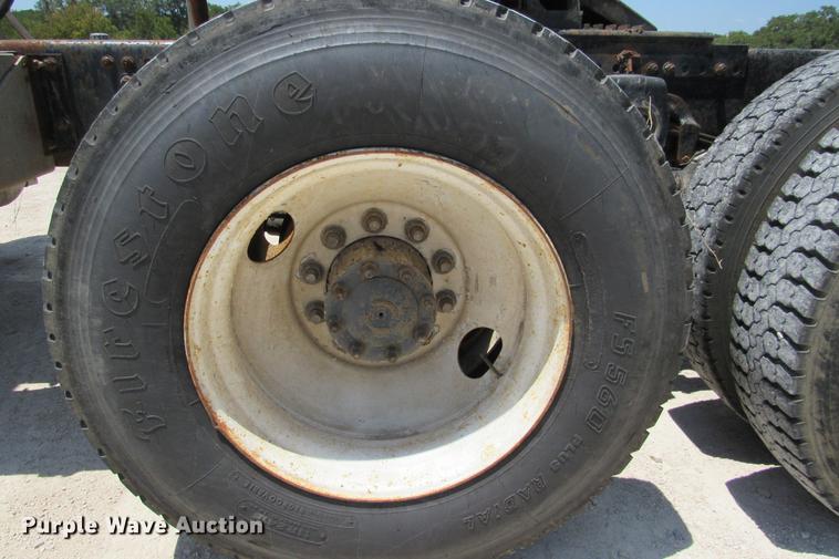 image for item DE0183 1994 Freightliner FLD120 semi truck