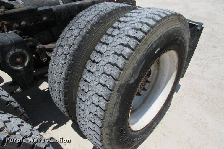 image for item DE0183 1994 Freightliner FLD120 semi truck