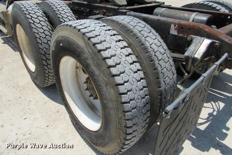 image for item DE0183 1994 Freightliner FLD120 semi truck