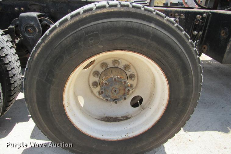 image for item DE0183 1994 Freightliner FLD120 semi truck