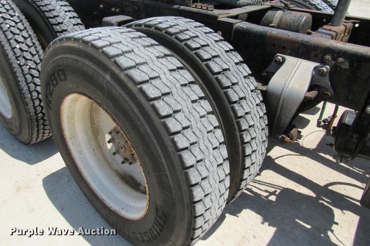 image for item DE0183 1994 Freightliner FLD120 semi truck