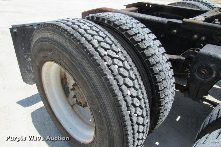 image for item DE0183 1994 Freightliner FLD120 semi truck