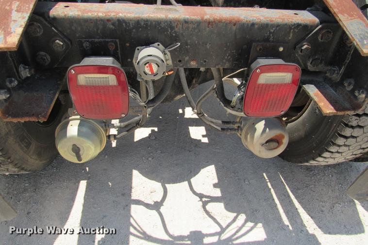 image for item DE0183 1994 Freightliner FLD120 semi truck