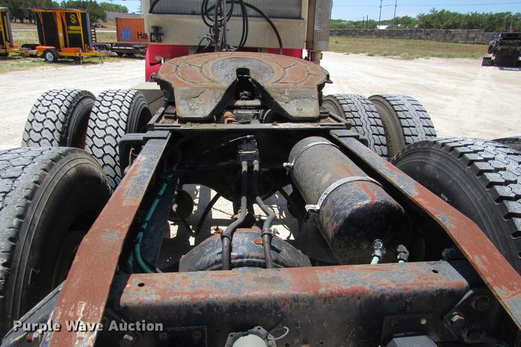 image for item DE0183 1994 Freightliner FLD120 semi truck