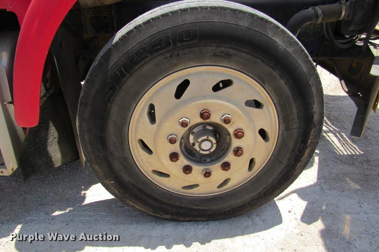 image for item DE0183 1994 Freightliner FLD120 semi truck