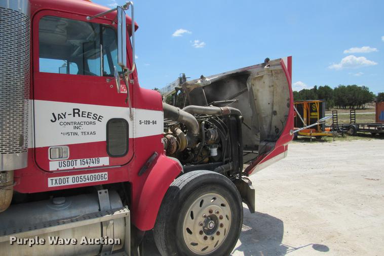 image for item DE0183 1994 Freightliner FLD120 semi truck