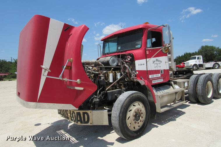 image for item DE0183 1994 Freightliner FLD120 semi truck