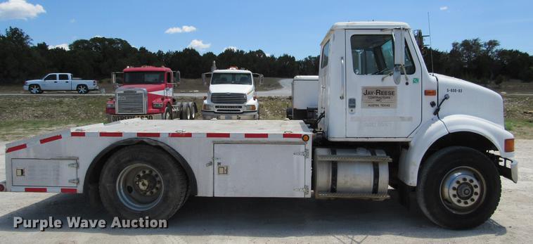 image for item DE0184 1993 International 8100 flatbed truck