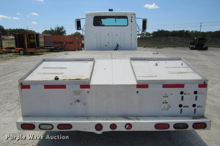 image for item DE0184 1993 International 8100 flatbed truck