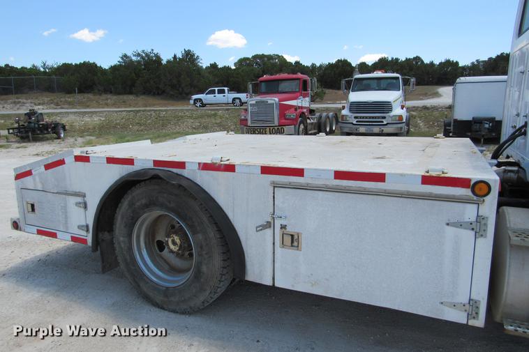 image for item DE0184 1993 International 8100 flatbed truck