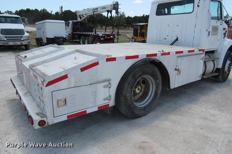 image for item DE0184 1993 International 8100 flatbed truck