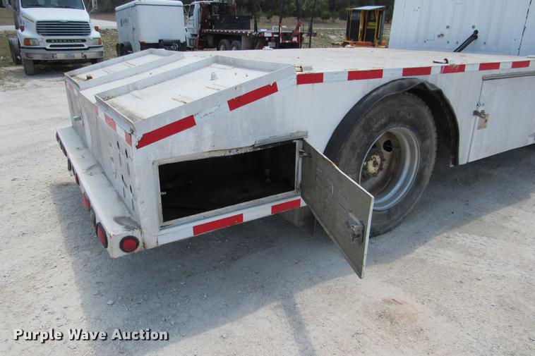 image for item DE0184 1993 International 8100 flatbed truck