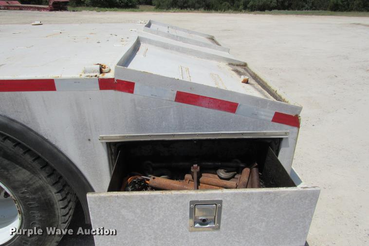 image for item DE0184 1993 International 8100 flatbed truck