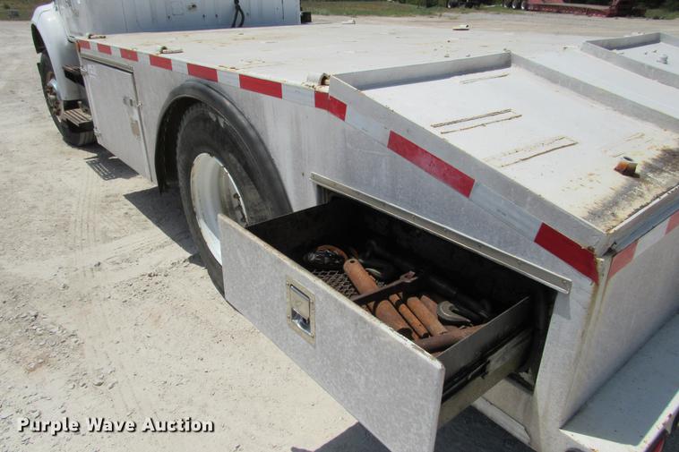 image for item DE0184 1993 International 8100 flatbed truck
