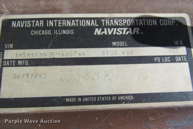 image for item DE0184 1993 International 8100 flatbed truck