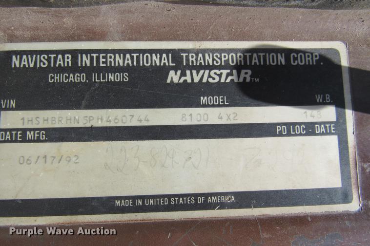 image for item DE0184 1993 International 8100 flatbed truck