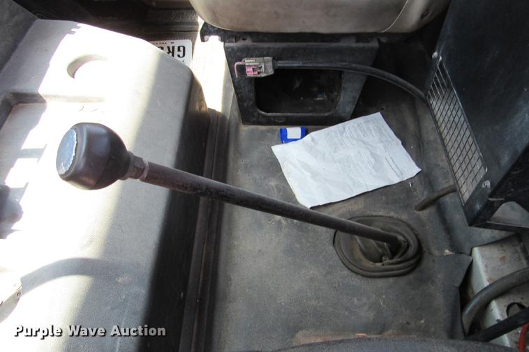 image for item DE0184 1993 International 8100 flatbed truck