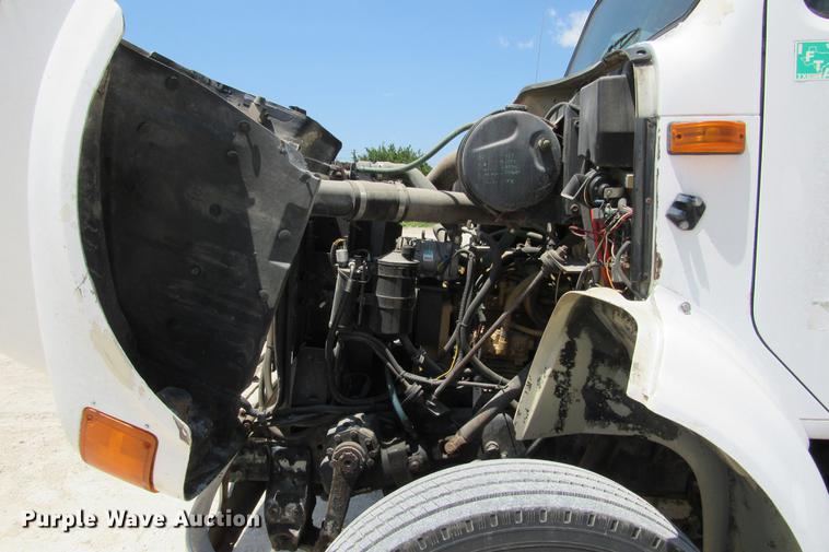 image for item DE0184 1993 International 8100 flatbed truck