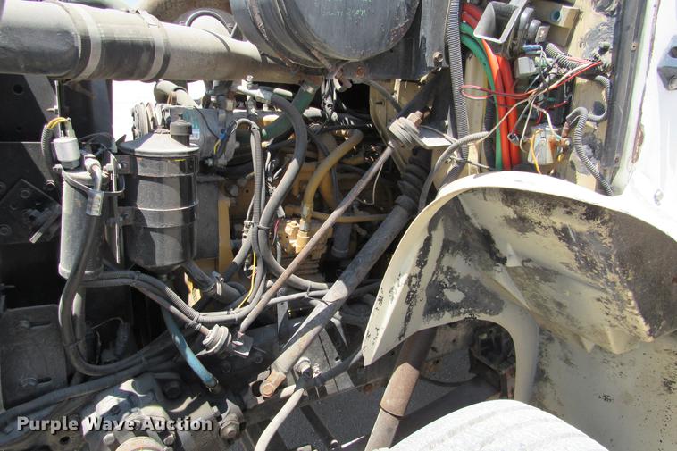 image for item DE0184 1993 International 8100 flatbed truck