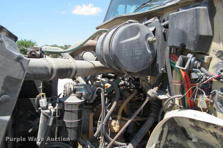 image for item DE0184 1993 International 8100 flatbed truck